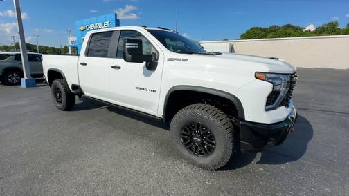 Summit White 2026 Chevrolet Silverado 2500 Crew Cab, Standard Bed, XR2, 4WD
