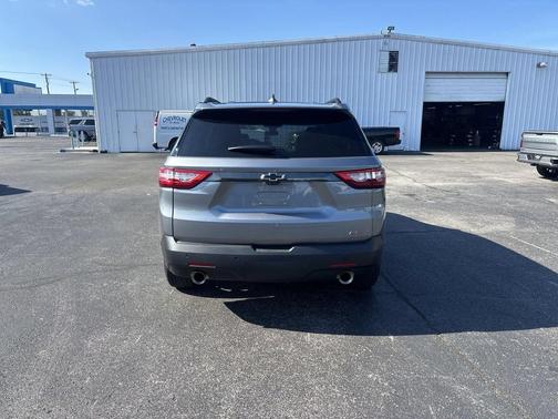Satin Steel Metallic 2021 Chevrolet Traverse RS