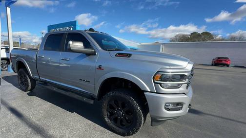 2020 RAM 2500 Laramie Crew Cab 4X4 6'4' Box