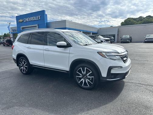 Platinum White Pearl 2020 Honda Pilot Touring 8-Passenger