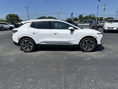 Summit White 2024 Chevrolet Equinox EV 2LT