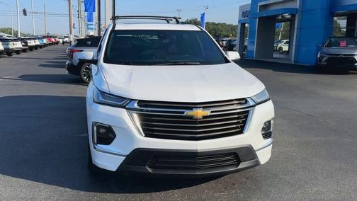Iridescent Pearl Tricoat 2023 Chevrolet Traverse High Country