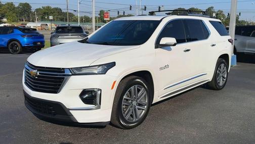 Iridescent Pearl Tricoat 2023 Chevrolet Traverse High Country