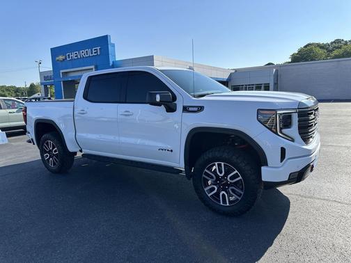 Summit White 2024 GMC Sierra 1500 AT4