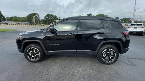 Diamond Black Crystal Pearlcoat 2024 Jeep Compass Trailhawk