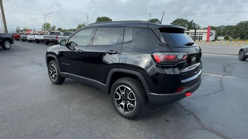 Diamond Black Crystal Pearlcoat 2024 Jeep Compass Trailhawk