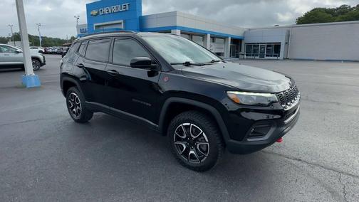 Diamond Black Crystal Pearlcoat 2024 Jeep Compass Trailhawk