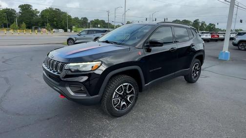 Diamond Black Crystal Pearlcoat 2024 Jeep Compass Trailhawk