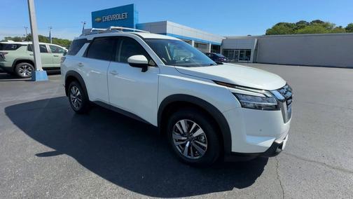 Pearl White Tricoat 2023 Nissan Pathfinder SL 4WD