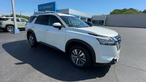 Pearl White Tricoat 2023 Nissan Pathfinder SL 4WD