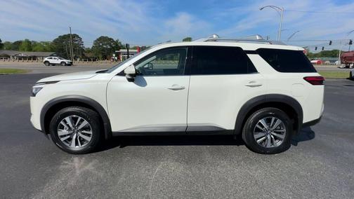 Pearl White Tricoat 2023 Nissan Pathfinder SL 4WD
