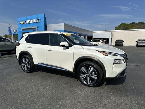 Pearl White Tricoat 2023 Nissan Rogue SL
