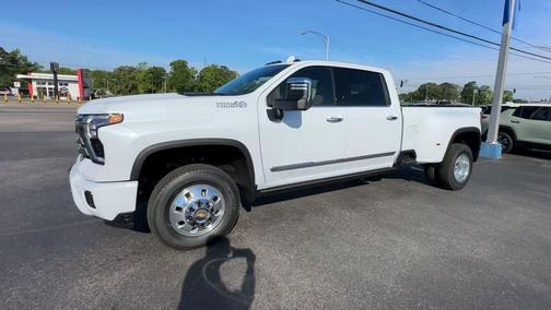 Polar White Tricoat 2026 Chevrolet Silverado 3500 High Country