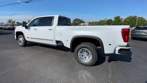 Polar White Tricoat 2026 Chevrolet Silverado 3500 High Country
