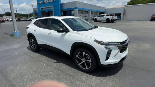 Summit White 2026 Chevrolet Trax FWD 1RS