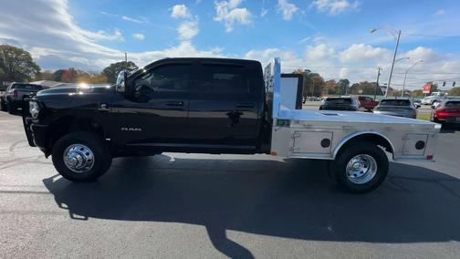 2024 RAM 3500 Laramie Crew Cab 4x4 8' Box