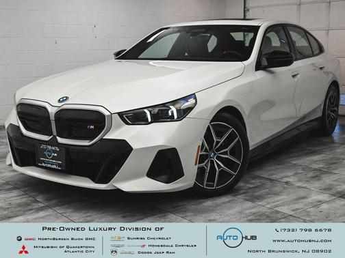 Mineral White Metallic 2024 BMW i5 M60