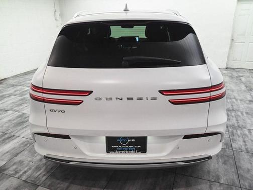 2024 Genesis Electrified GV70 Advanced