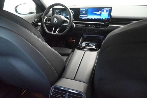 2025 BMW 530 i xDrive