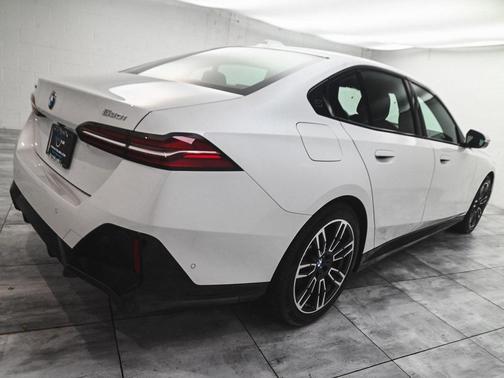 2025 BMW 530 i xDrive