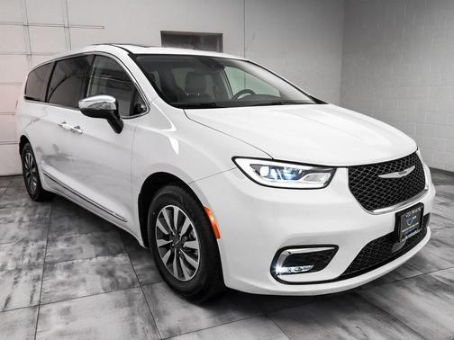 2023 Chrysler Pacifica Hybrid Limited