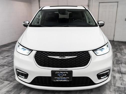 2023 Chrysler Pacifica Hybrid Limited
