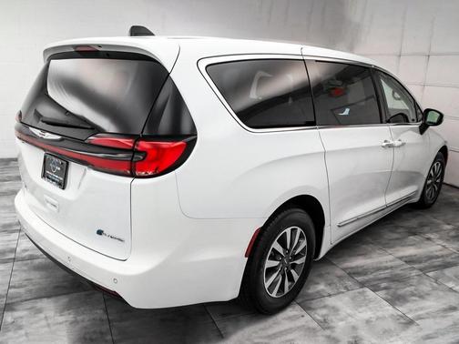 2023 Chrysler Pacifica Hybrid Limited