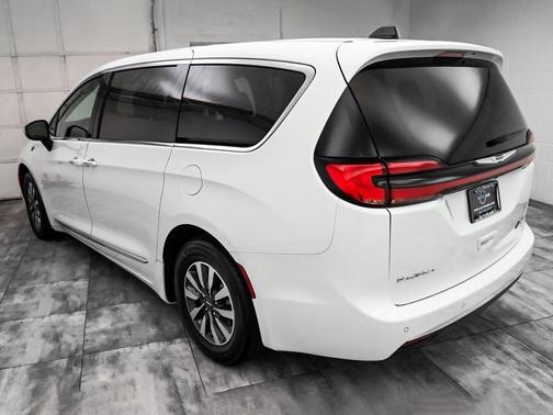2023 Chrysler Pacifica Hybrid Limited