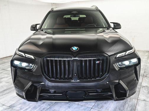 2023 BMW X7 M60i