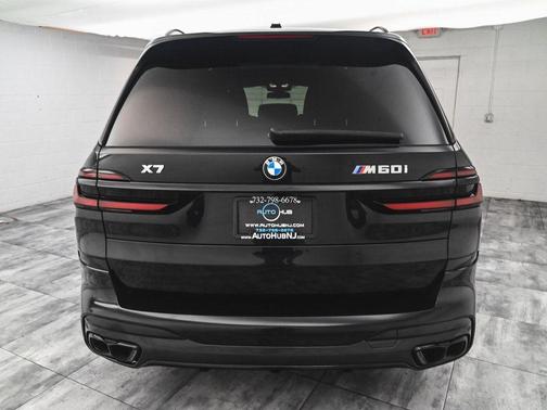 2023 BMW X7 M60i
