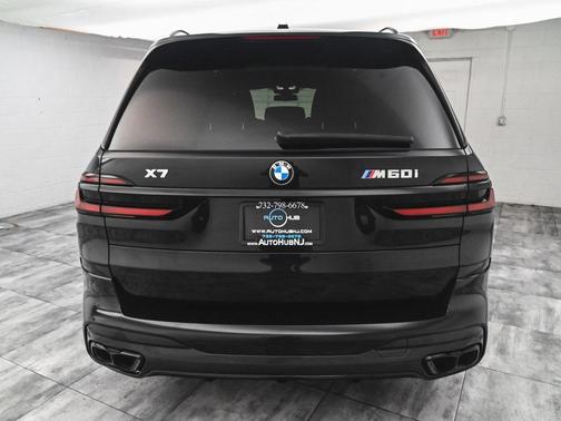 2023 BMW X7 M60i