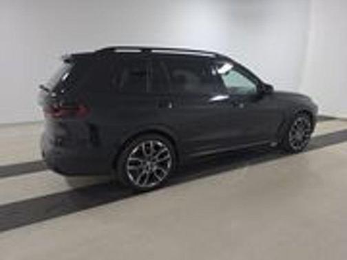 2023 BMW X7 M60i