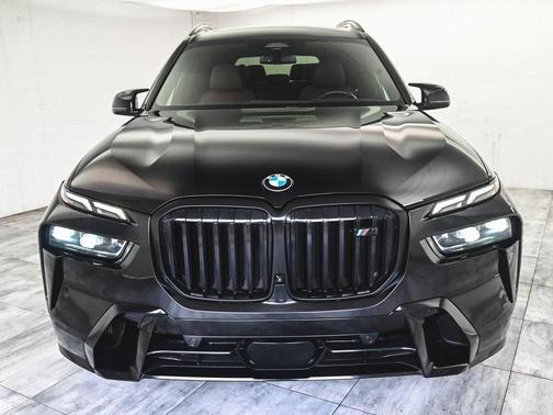 2023 BMW X7 M60i