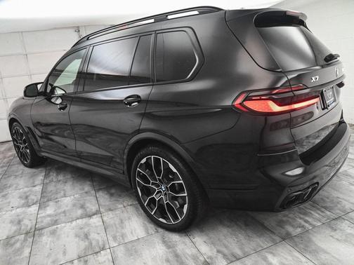 2023 BMW X7 M60i