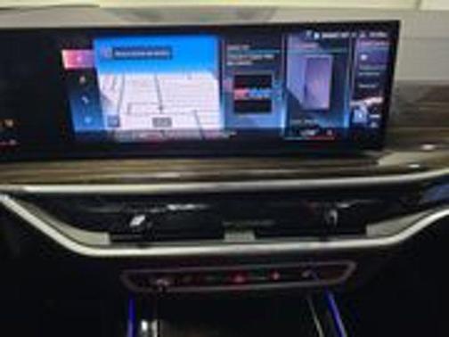2023 BMW X7 M60i