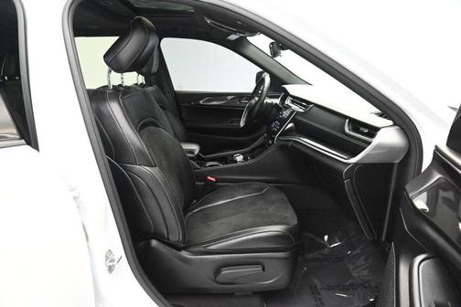 2022 Jeep Grand Cherokee L Laredo
