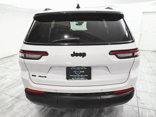 2022 Jeep Grand Cherokee L Laredo