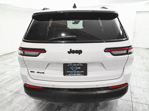 2022 Jeep Grand Cherokee L Laredo