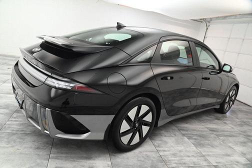 2024 Hyundai IONIQ 6 SE