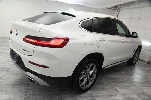 2025 BMW X4 xDrive30i