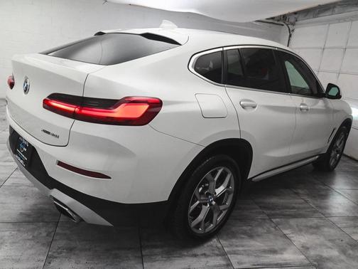 2025 BMW X4 xDrive30i