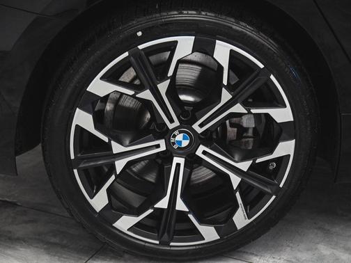 2025 BMW 330 i xDrive