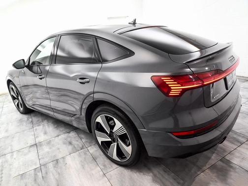 2021 Audi e-tron Prestige