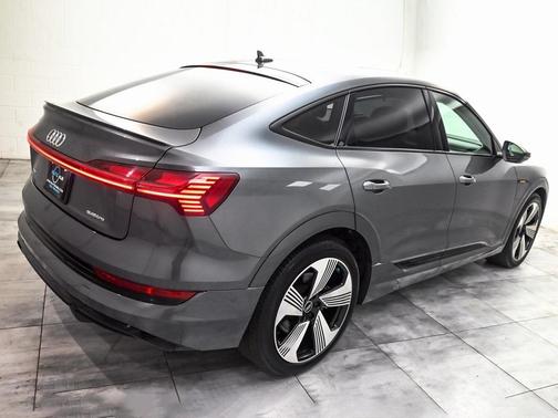 2021 Audi e-tron Prestige