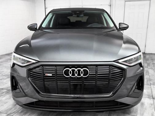 2021 Audi e-tron Prestige