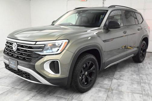 2024 Volkswagen Atlas 2.0T Peak Edition SEL