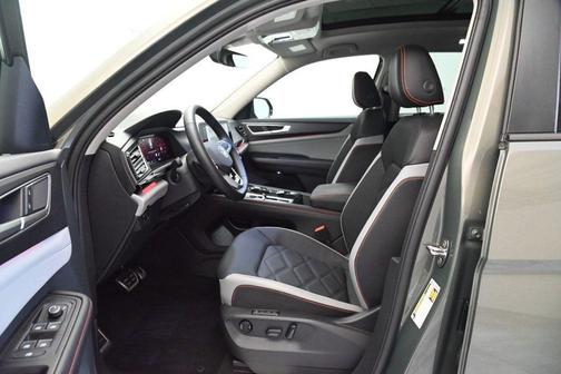 2024 Volkswagen Atlas 2.0T Peak Edition SEL