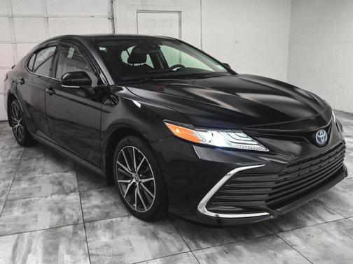 2022 Toyota Camry Hybrid XLE