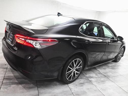 2022 Toyota Camry Hybrid XLE