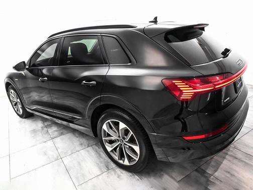 2021 Audi e-tron Premium Plus